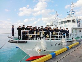 巡視艇の甲板で集合写真 巡視艇の甲板で集合写真