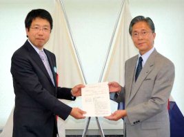 税関長と事業認定企業の方 税関長と事業認定企業の方