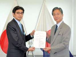 税関長と事業認定企業の方 税関長と事業認定企業の方