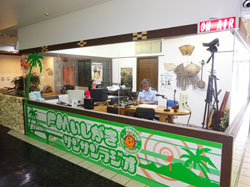 ラジオ番組の様子 ラジオ番組の様子