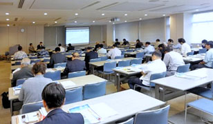 説明会会場の様子 説明会会場の様子