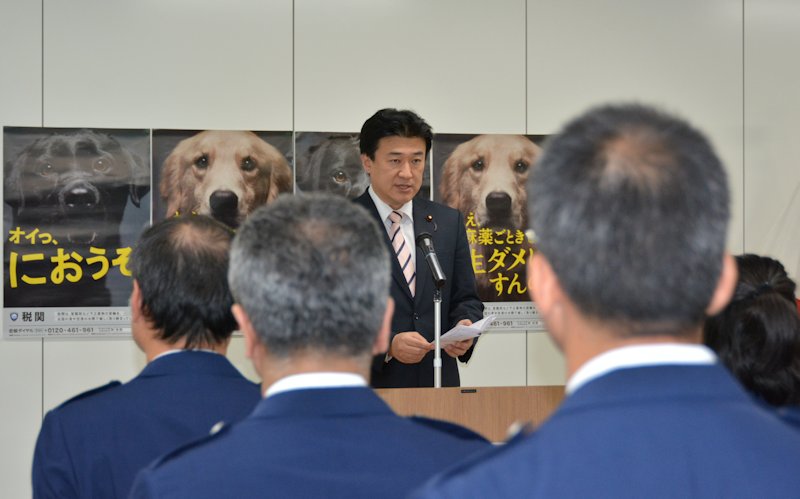 訓示を述べる木原副大臣 訓示を述べる木原副大臣