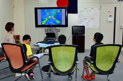 広報ビデオ鑑賞中 広報ビデオ鑑賞中