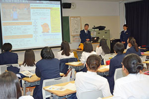 講話の様子a 講話の様子