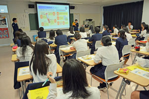 講話の様子b 講話の様子b