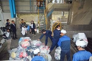 最終処分場での焼却処分の様子 最終処分場での焼却処分の様子