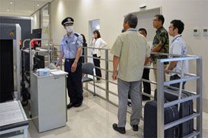 那覇空港税関支署見学