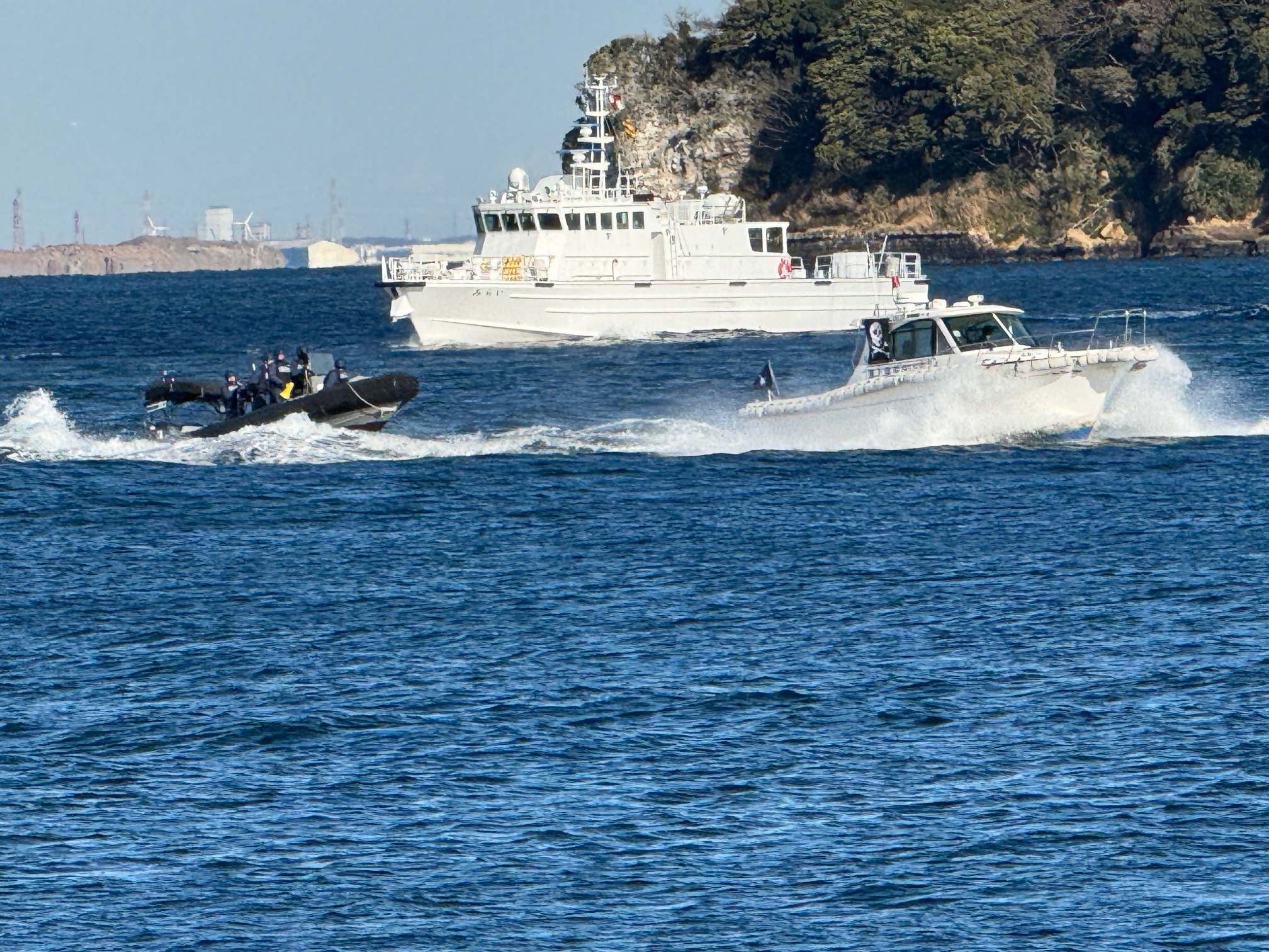 海上でのテロ対策合同訓練の様子