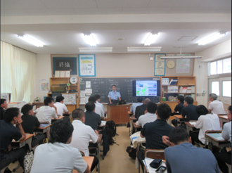 講話をしている様子 その2